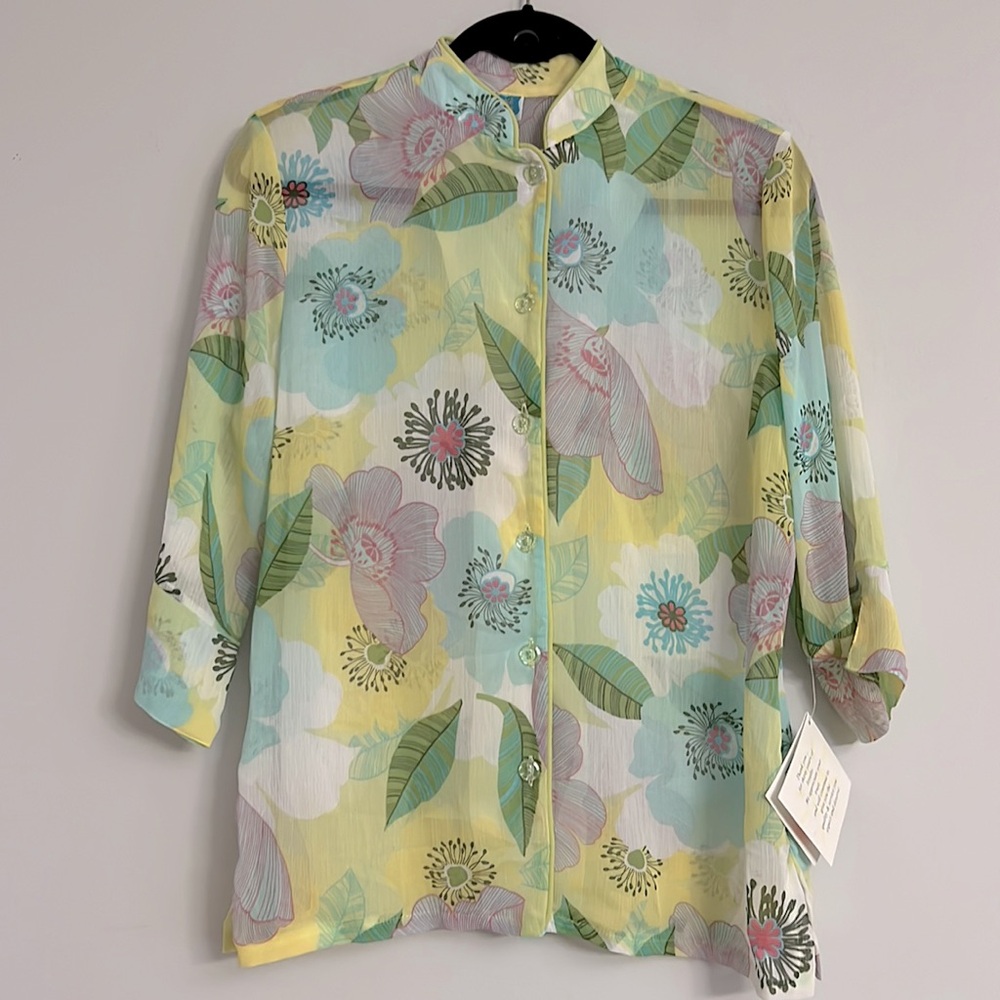 Sea Suns sheer blouse. Size S. Pit to pit=21”.